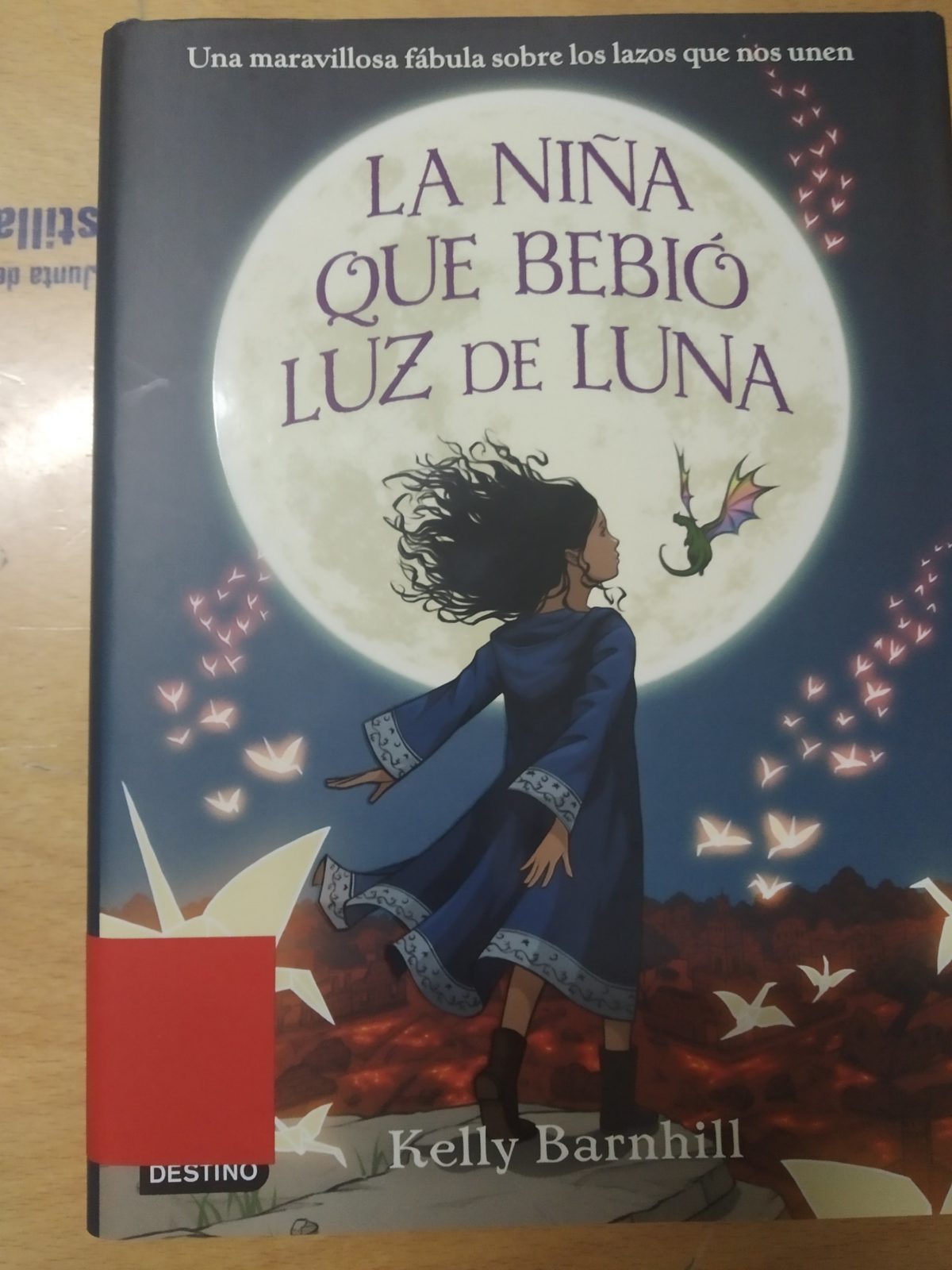 La niña que bebió luz de